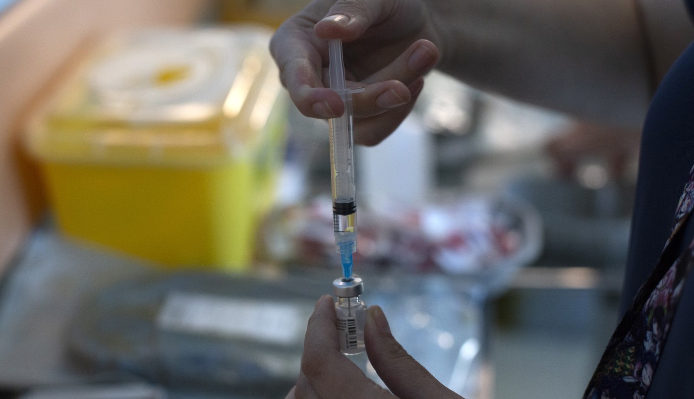 Una enfermera chilena contrajo coronavirus tras recibir primera dosis de la vacuna Pfizer | Internacionales