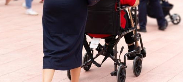 Exageró síntoma de su hija y la mantuvo 6 años en sillas de rueda | Internacionales