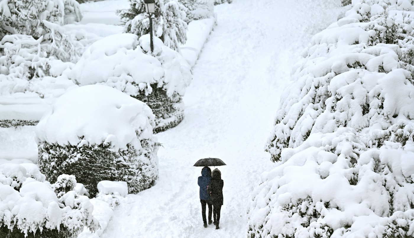 Postales de la nevada histórica en Madrid que dejó muertos y miles de conductores atrapados | Internacionales