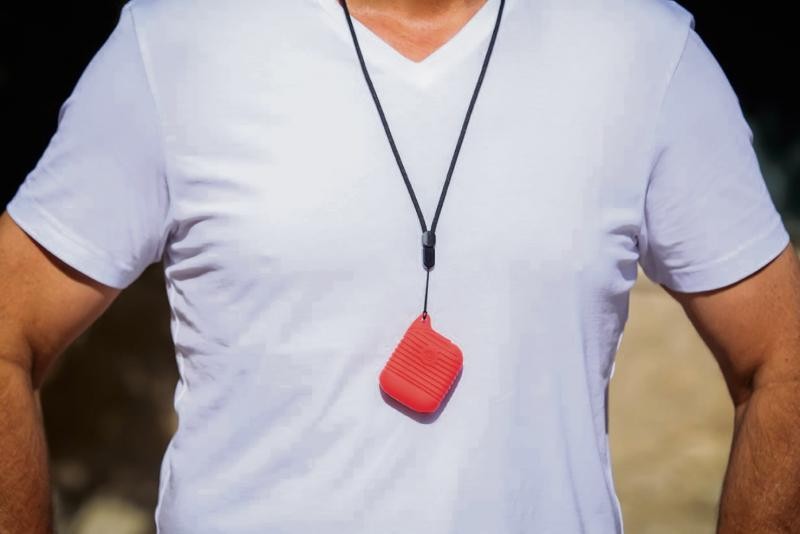 Empresa colocará a los empleados colgantes que suenan cuando no respetan el distanciamiento | Internacionales