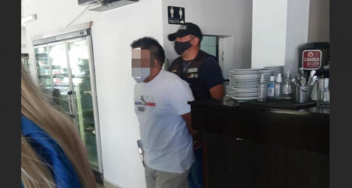 Simularon ser clientes para detener a un prófugo que abusó de su hija de 3 años | Actualidad