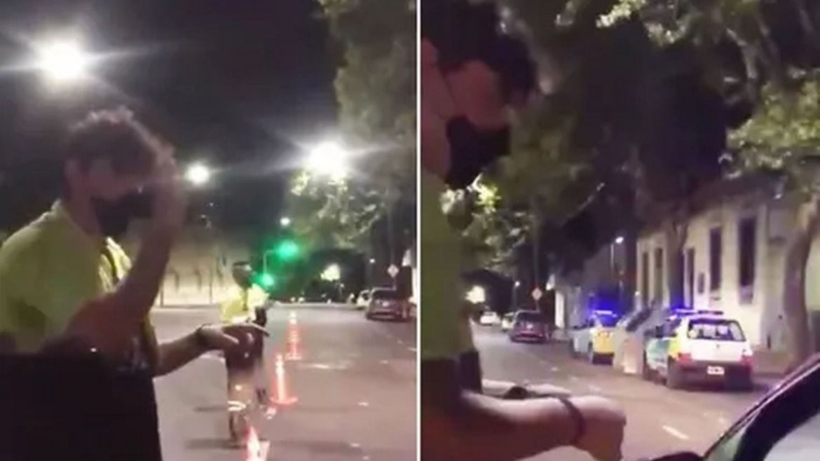 Video: un agente de tránsito usó lenguaje de señas en un control y se volvió viral | Actualidad