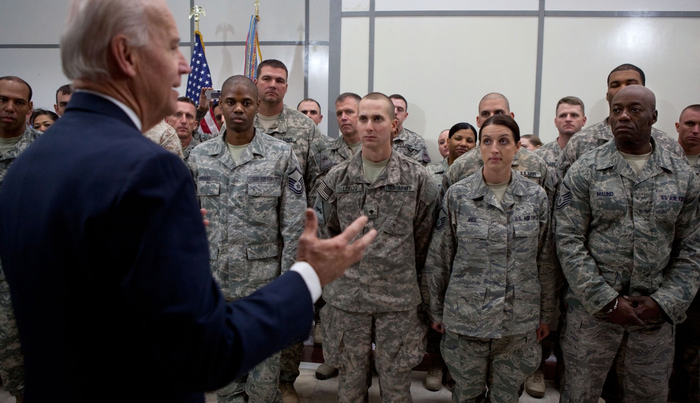 Biden anuló la prohibición de Trump de que personas trans formen parte del Ejército | Internacionales