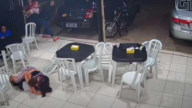 Video: está embarazada y protegió con su cuerpo a su hijo de 4 años en el medio de un tiroteo | Internacionales