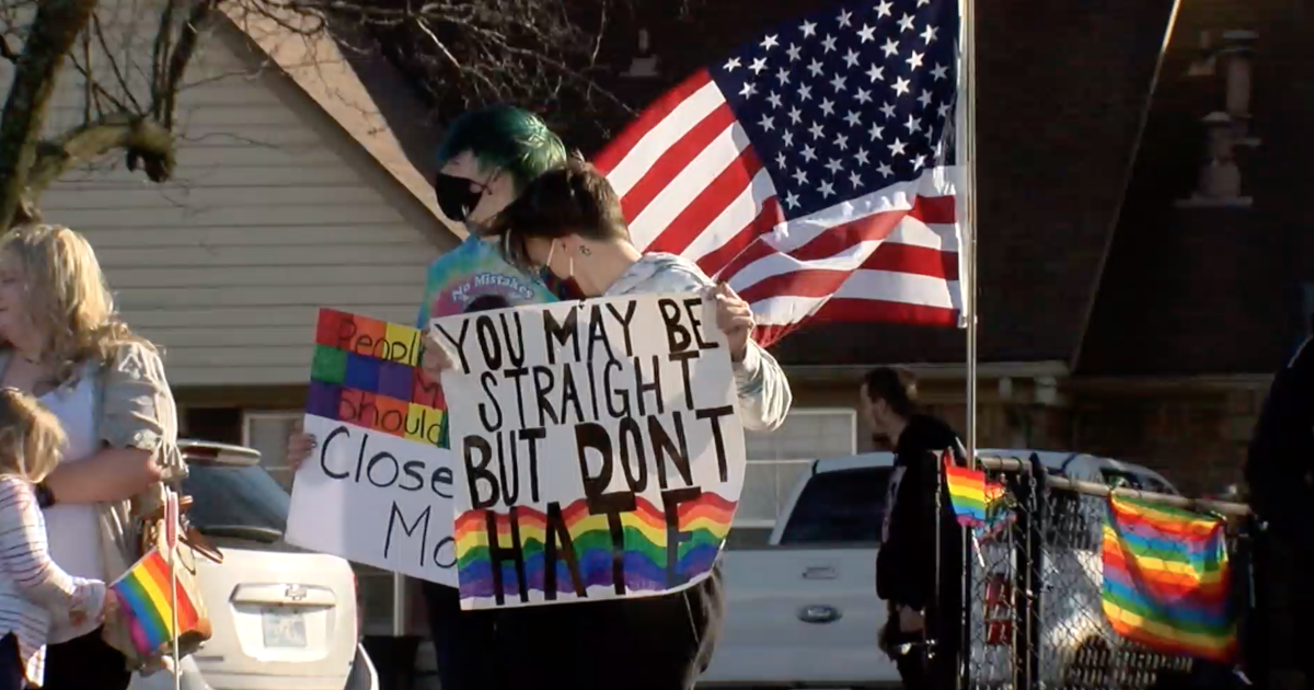 Echaron a una nena de 8 años del colegio por decirle a una compañera que estaba enamorada de ella | Internacionales