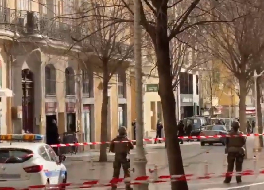 Lo detuvieron tras arrojar por la ventana una caja con una cabeza humana | Internacionales