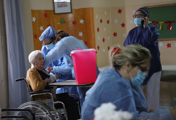 Coronavirus: comenzó la vacunación para mayores de 65 años en geriátricos de Córdoba | Córdoba