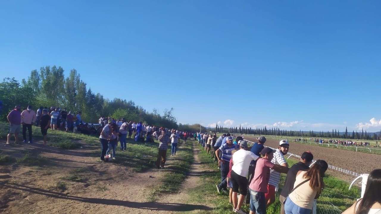 Villa Dolores: suspendieron una carrera de caballos con más de 3 mil espectadores | Córdoba