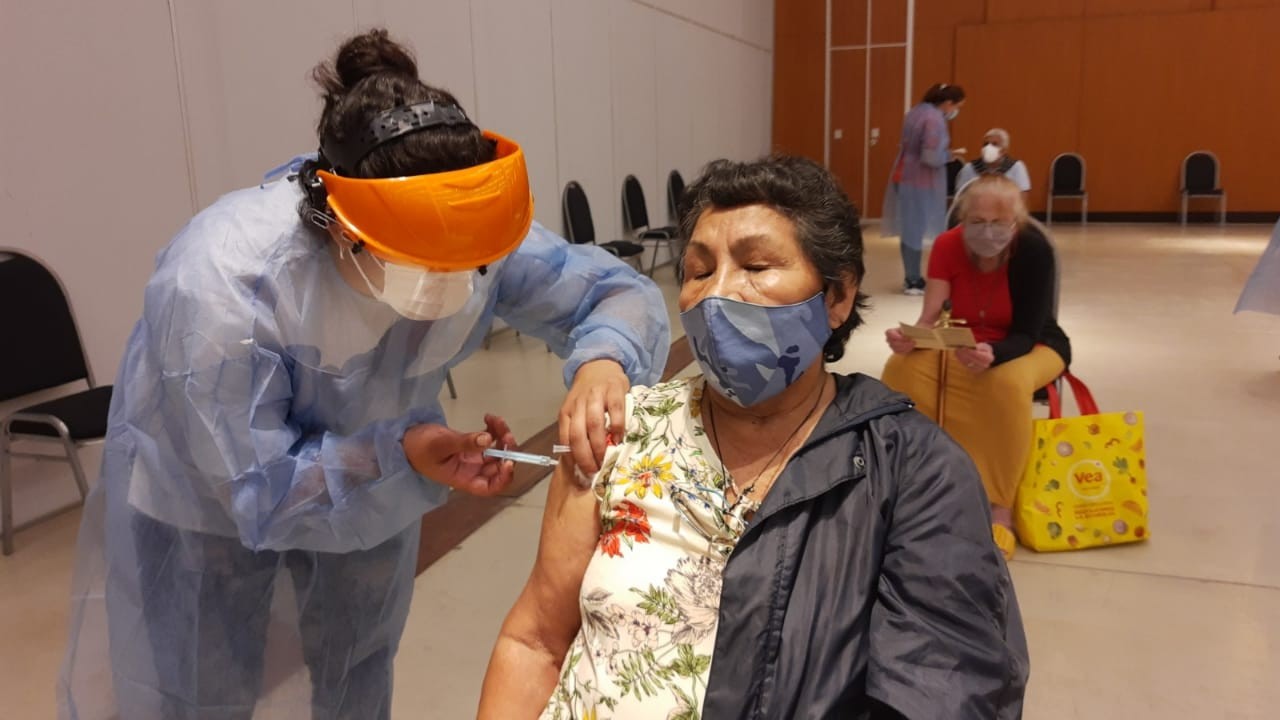Coronavirus en Córdoba: ya vacunan a mayores de 70 años. ¿Cómo acceder a un turno? | Córdoba