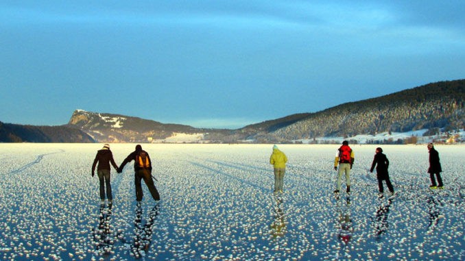 Cuatro muertos al quebrarse la superficie helada de un lago en Suecia | Internacionales