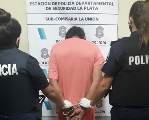 Acusado de abuso sexual fue detenido mientras estaba con su ex hijastra de cinco años desnudo en una cama | Actualidad