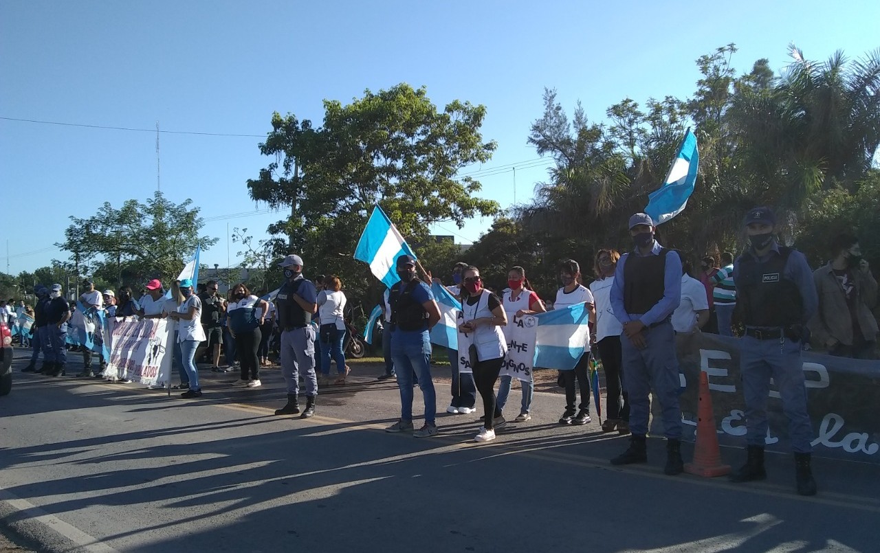Sin clases en Chaco: Los docentes se manifestaron por salarios y contra la represión policial | Actualidad