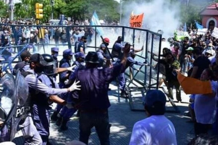 Video: incidentes en una protesta por la vuelta a la fase 1 en Formosa | Actualidad