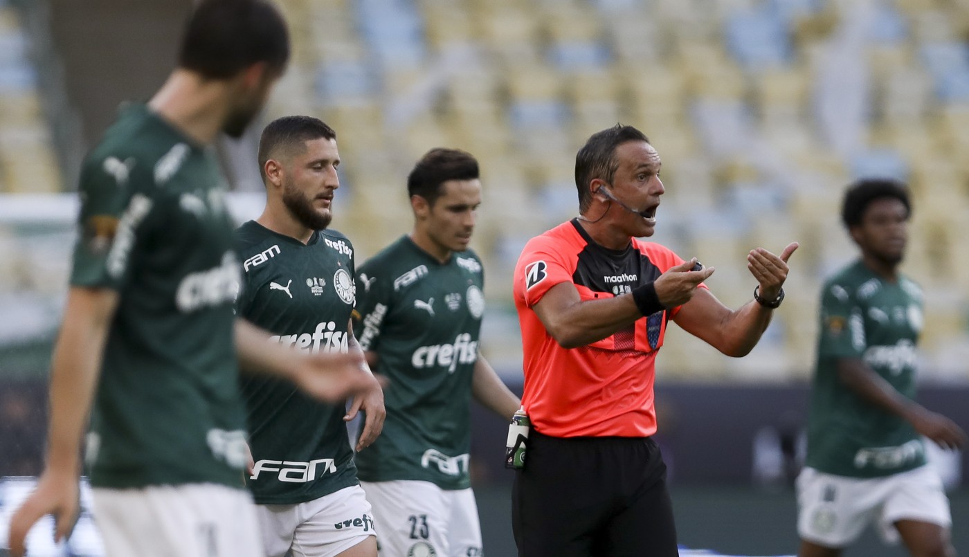 Fútbol: vuelve a cambiar el reglamento sobre la sanción de la mano | Deportes