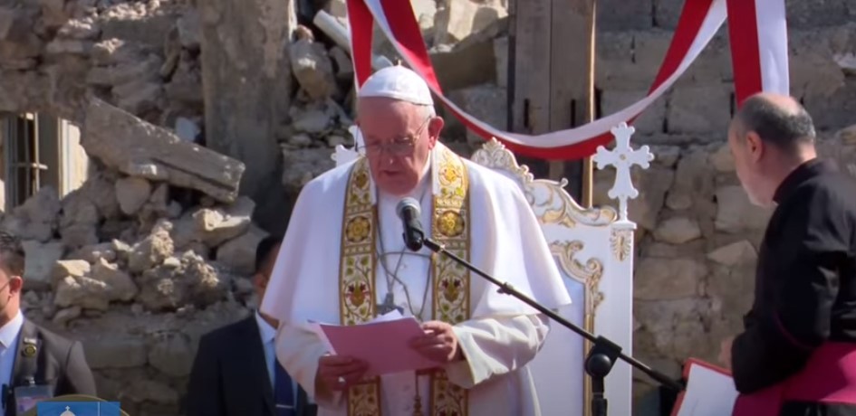 El papa celebra su mayor misa en Irak ante miles de fieles en Erbil | Internacionales