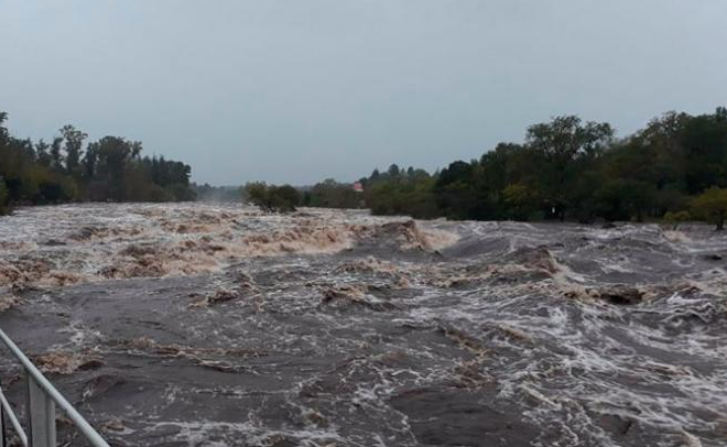VIDEOS IMPACTANTES: Así sonaban las alarmas de alerta y desbordaban los ríos serranos | Córdoba