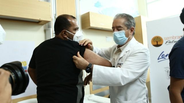 Más escándalos por los "vacunados VIP": en Ecuador se saltean los protocolos | Internacionales