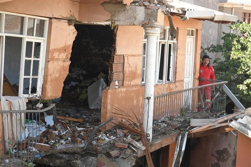 Cayó una avioneta militar de Bolivia sobre una casa | Internacionales