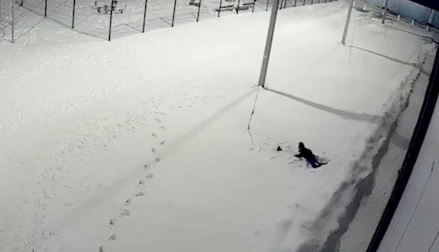 Video: el momento en que un nene de 5 años cae desde un piso 12 y se salva de milagro | Internacionales