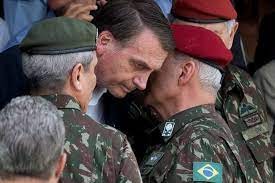 Los tres jefes militares de Brasil ponen sus cargos a disposición de Bolsonaro | Internacionales