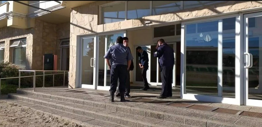 Se fueron de Bariloche egresados que tiraron a un joven de la ventana del hotel | Actualidad