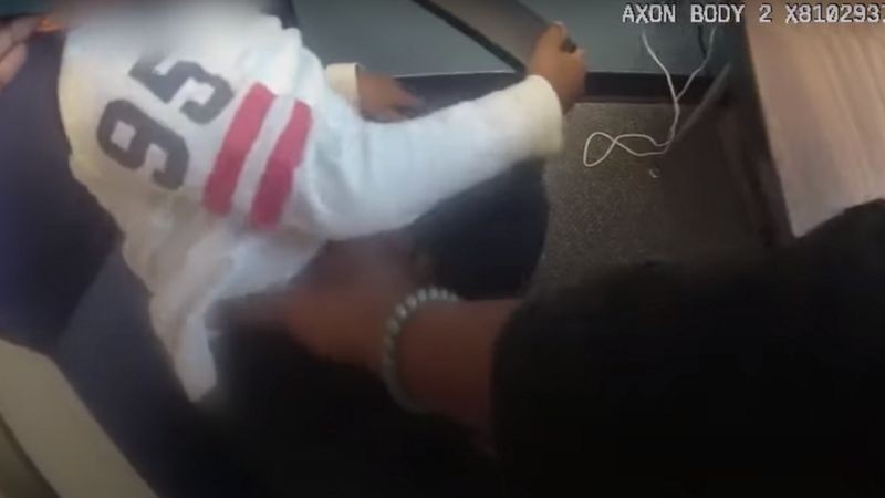 Video documento: un nene de 5 años termina esposado por la policía tras escaparse de la escuela | Internacionales