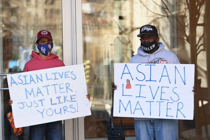 Video: así fue el brutal ataque a una mujer asiática en pleno centro de Nueva York | Internacionales