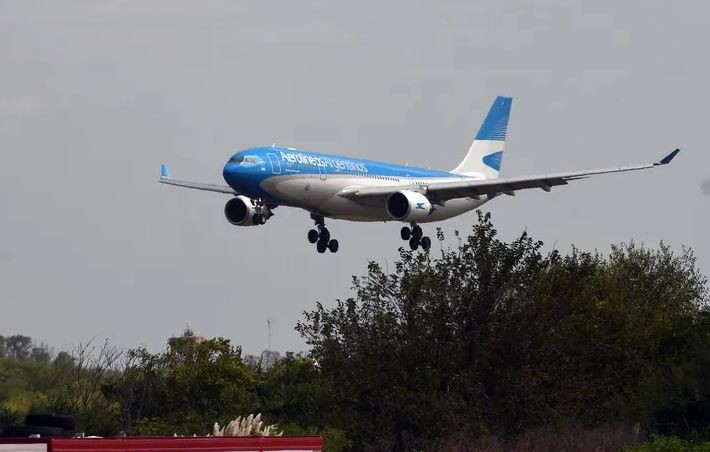 Aerolíneas Argentinas traslada otros 7 vuelos de Aeroparque a Ezeiza por personal contagiado con coronavirus | Actualidad