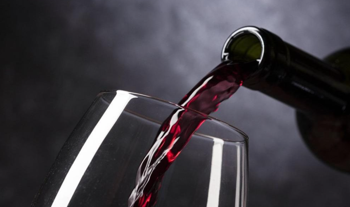 ¿Los efectos que causa beber alcohol antes o después de vacunarse contra el COVID? | Internacionales