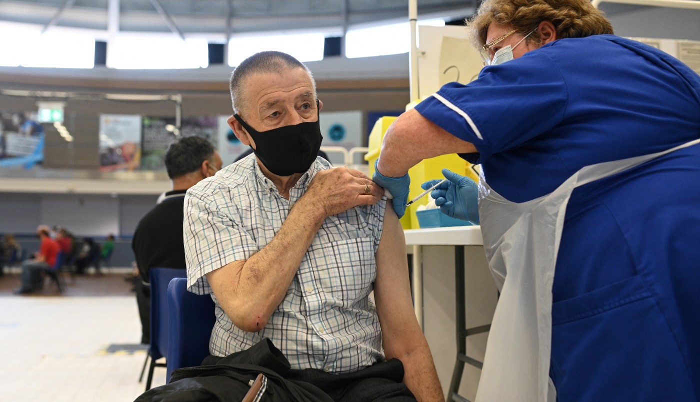 Reino Unido logró su objetivo de vacunar con al menos una dosis a los mayores de 50 años | Internacionales