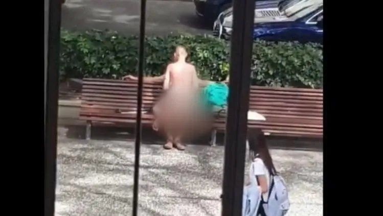 Tenían sexo en la calle a plena luz del día y alumnos de una escuela viralizaron las imágenes | Internacionales