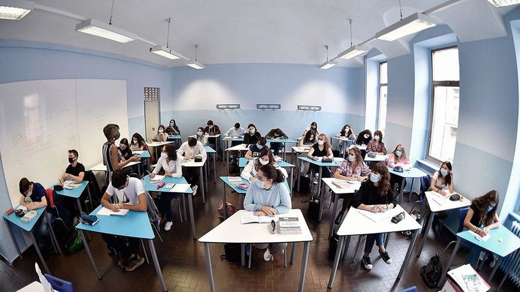 Siete millones de alumnos vuelven a tener clases presenciales en Italia | Internacionales