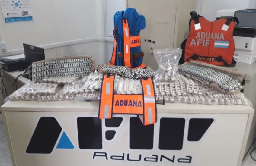 Incautan $14 millones y mercadería en un intento de contrabando al Paraguay | Actualidad