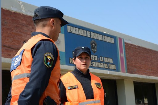 Policías asistieron a niño que deambulaba pidiendo auxilio para su madre golpeada por su pareja | Actualidad