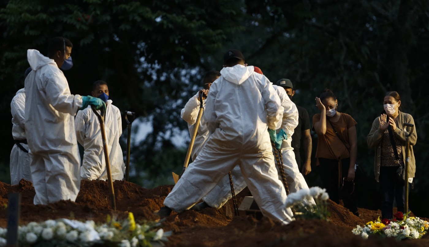 La pandemia en Brasil se estabiliza en una meseta de casi 3.000 muertos por día | Internacionales