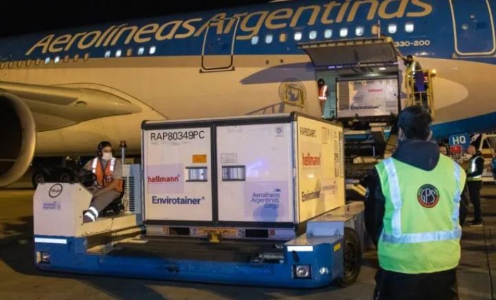 Llega el primero de los tres vuelos que traerán dosis de Sinopharm | Actualidad