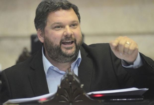 Un diputado de 43 años se vacunó en febrero como "personal de salud" | Actualidad