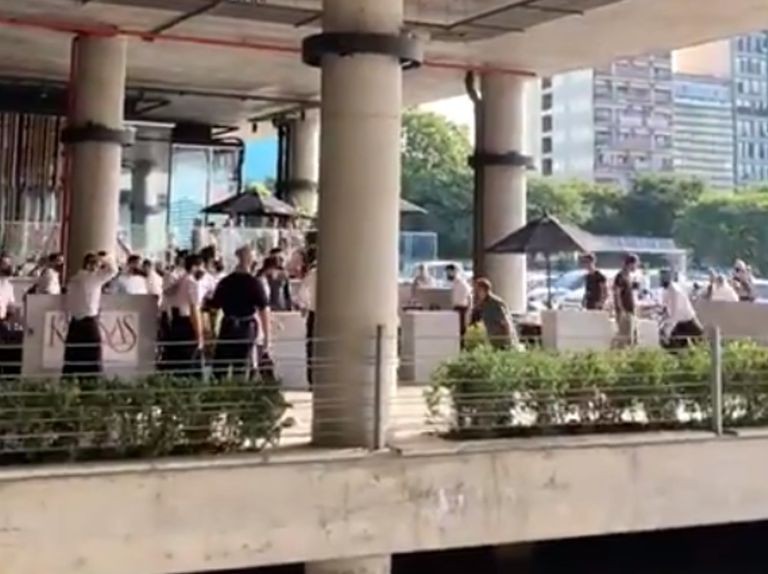Video: batalla campal entre mozos y clientes en un restaurante de Vicente López | Actualidad