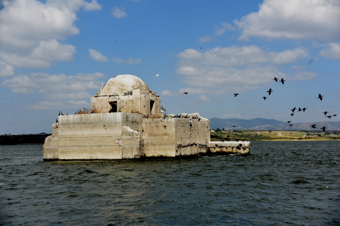 Una iglesia antigua emergió de las aguas a causa de la sequía en México | Internacionales