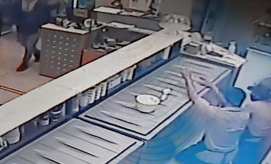 Un ladrón vuelve a robar una y otra vez a una heladería de Rosario | Actualidad