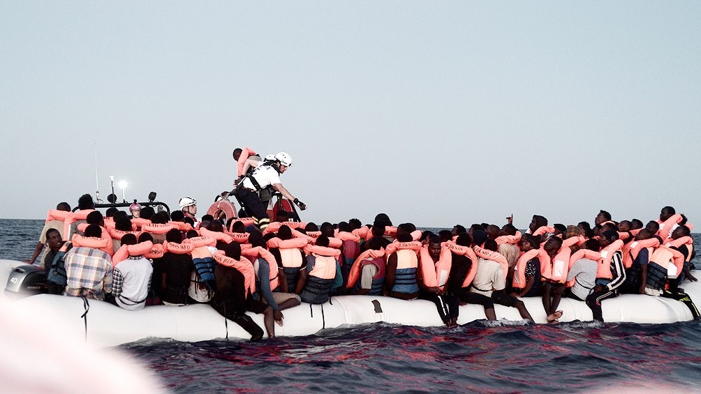 Cerca de 50 desaparecidos tras naufragar un barco en que intentaban acceder a Europa | Internacionales