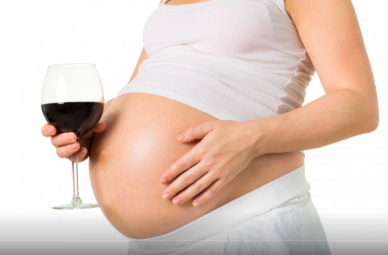 Etiquetas con logo para desalentar ingesta de alcohol en embarazadas | Córdoba