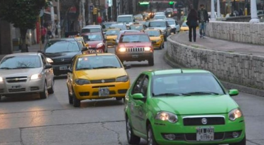 Concejales opositores plantean que la Municipalidad de Córdoba provea una app para taxis y remises | Córdoba