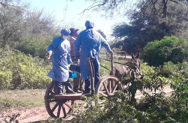 Video: así llegan las vacunas a una localidad de Santiago del Estero | Actualidad