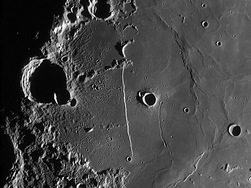 Un robot de la NASA usará faros para buscar agua en cráteres lunares | Internacionales