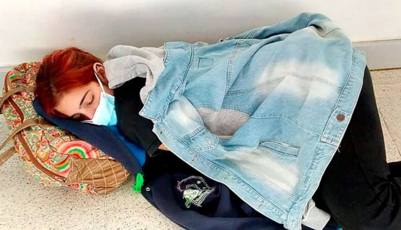 La foto que duele: durmió en el piso del hospital antes de morir por coronavirus, tenía 22 años | Actualidad