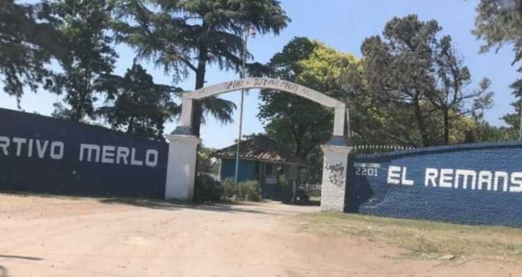 Hallan el cadáver de una mujer semidesnuda y golpeada en la cabeza en un descampado de Merlo | Actualidad