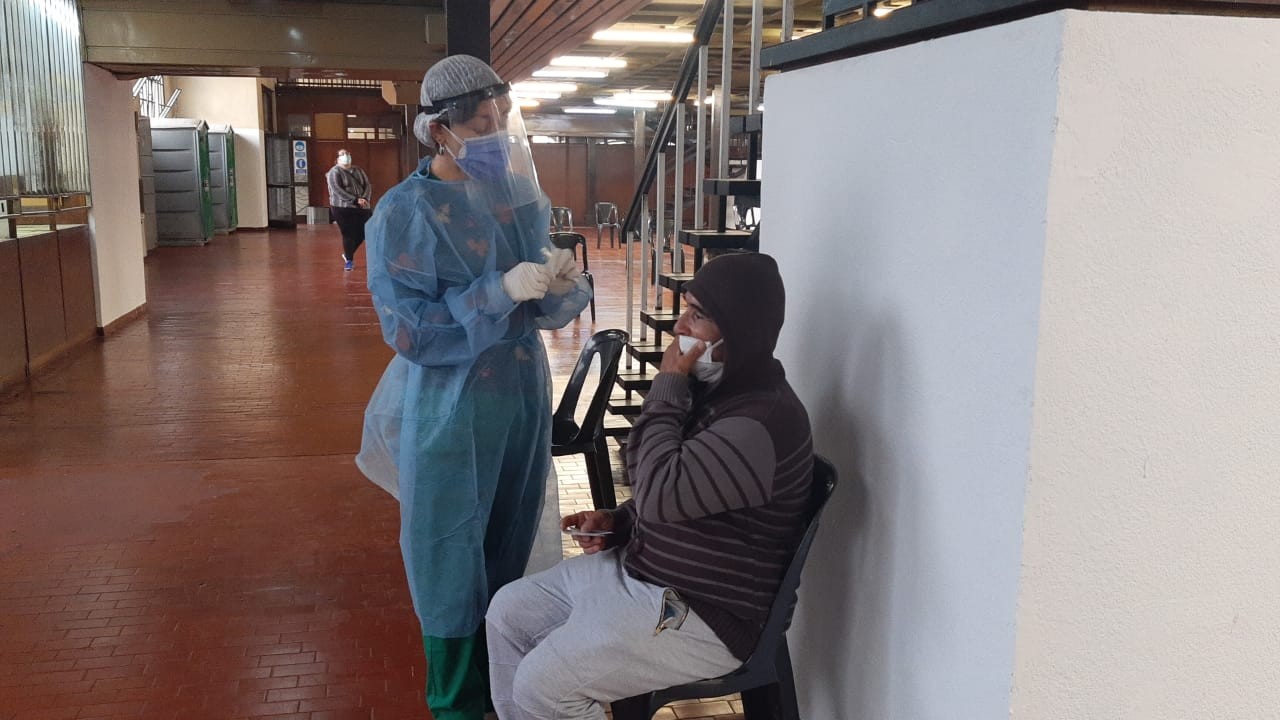 Fuerte caída de los contagios en Córdoba, aunque se registraron casi 3 mil casos de covid | Córdoba