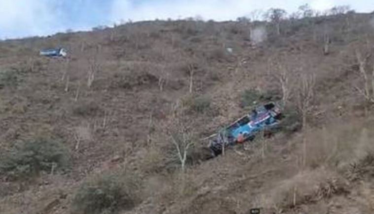 Mueren 17 personas en Perú tras la caída de un autobús a un abismo | Internacionales