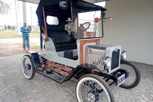 Amor de padre: armó un auto con sus manos para su hija de 10 años | Córdoba